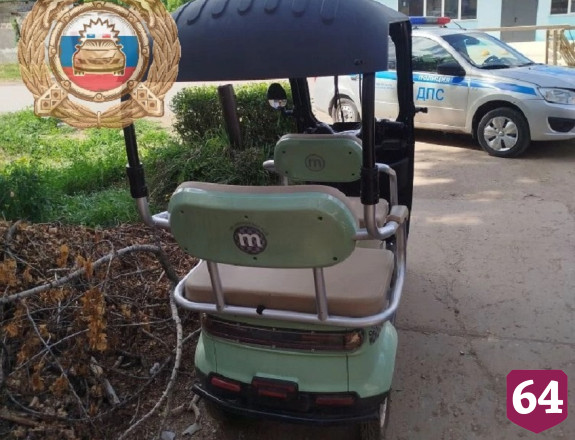 На улице Школьной перевернулись две женщины на электромотоцикле 